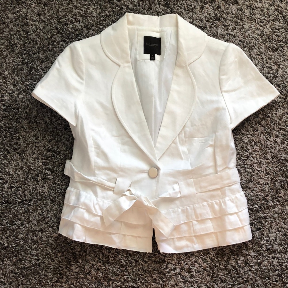 Adorable white ruffled short sleeve suit jacket